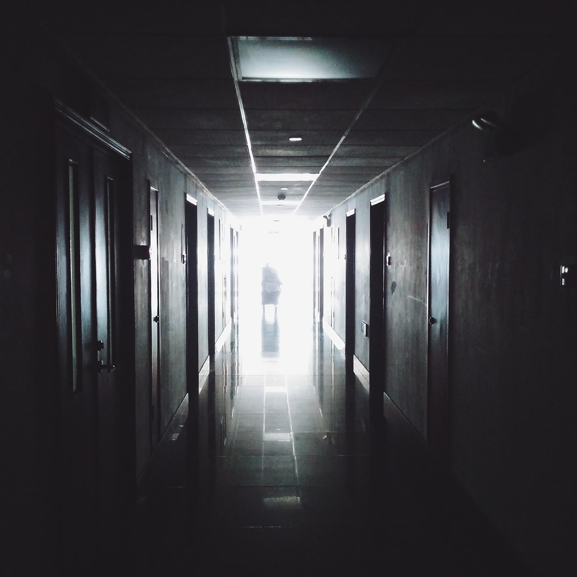 You are currently viewing Why Install Emergency Lighting in Your Commercial Space?