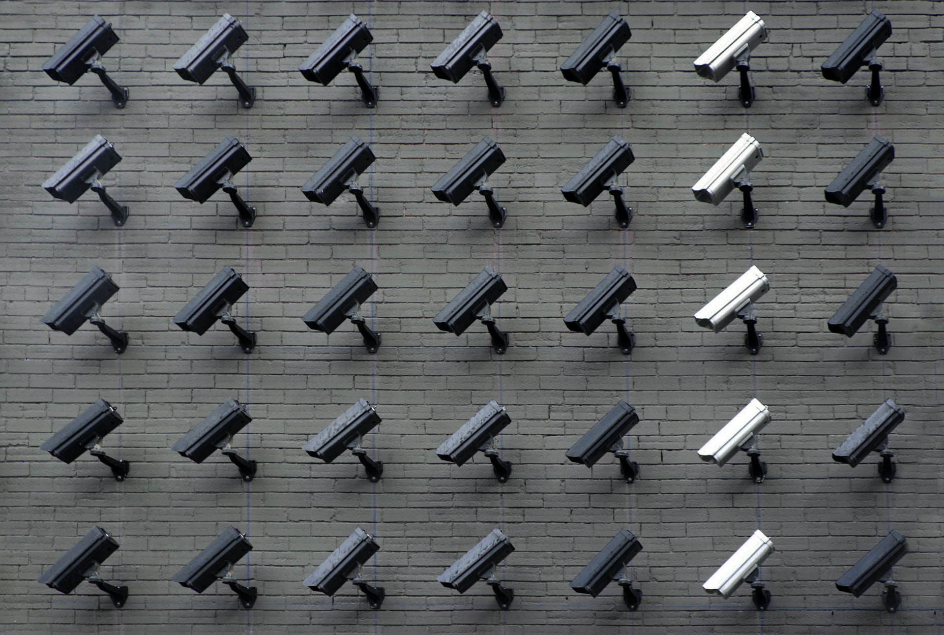 Read more about the article The Benefits of Access Control & Visitor Management Systems