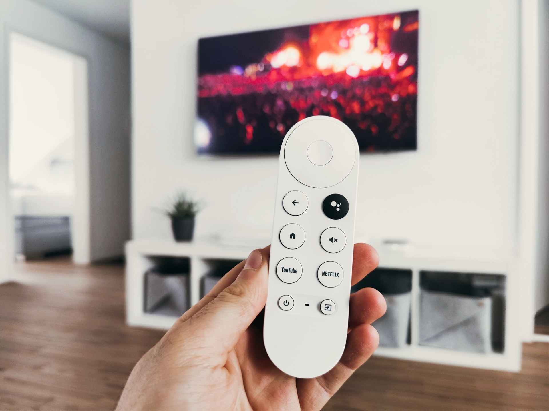 You are currently viewing What to Look For When Hiring a Commercial TV Installer